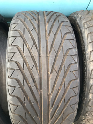 235/40R18  18インチタイヤ  1ヶ月使用まだイボあり