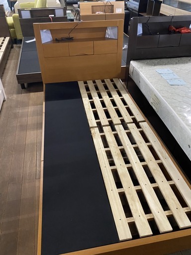 シングルベッド！ガンガン入荷中！早い者勝ちです！74000円をアウトレット価格12800円です！