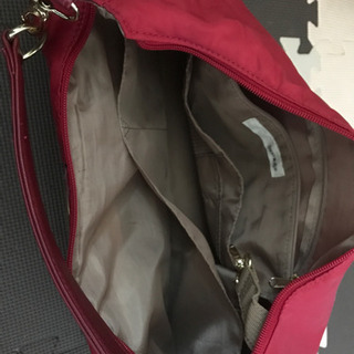取引中　赤いバック　付け替えればショルダーにもなります！の画像