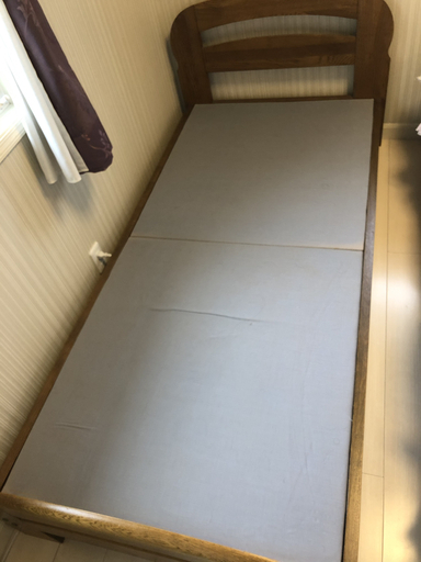 木枠付きシングルベッド（マットレス付き）