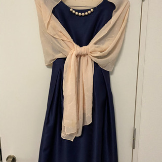 〈パーティードレス〉〈アクセサリーとベルト付〉〈定価2.5万円〉〈試着可〉の画像