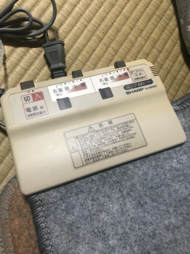《取引中》13日まで、ホットカーペット　SHARP
