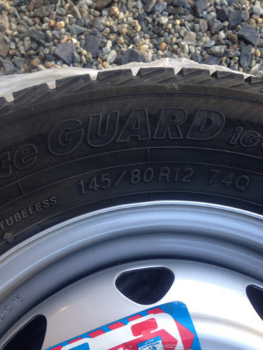 スタッドレスタイヤ　新品同様　12インチ　145/80R12 74Ｒ　日産モコ　04本セット