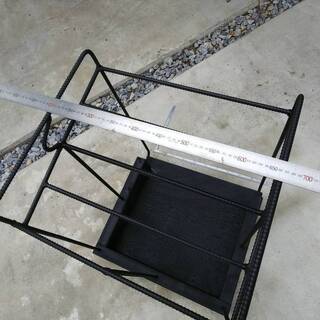 ★即納可能★薪ストッカー 棚付 ログフープ 黒塗装済み ゴミ受け付 頑丈な薪置き場 ラック 在庫あり 薪ストーブ薪ラック の画像