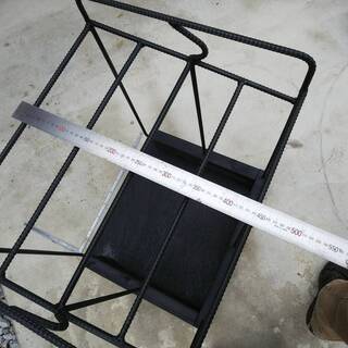 ★即納可能★薪ストッカー 棚付 ログフープ 黒塗装済み ゴミ受け付 頑丈な薪置き場 ラック 在庫あり 薪ストーブ薪ラック の画像