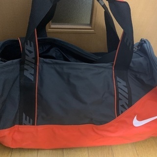 NIKEのダッフルバック