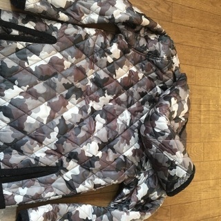 再再値下げ！パーカー付きキルティング上着　　140の画像