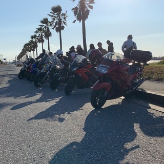 バイクツーリングクラブ【フリーダムツアラー】一緒に楽しく走る仲間を募集＆ツーリングや飲み会等どんどん企画してくれる人も大募集します！　現在メンバーは35人です　ツーリンは月に１回やってます！　初心者、若者、男性、女性、いろんな方で楽しくやってます。オフ会で飲み会やアウトドアな事もします！　一緒に楽しく遊びましょう！ - その他