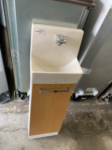 TOTO トイレ 手洗器付キャビネット リフォーム　民泊などに