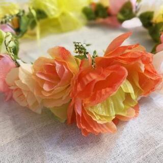 ハンドメイド　花冠　ピアス、リストレット、飾り付き