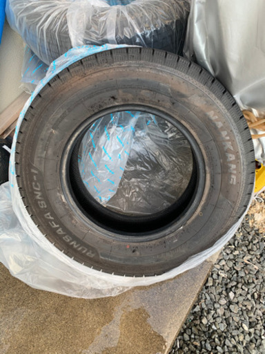 スタッドレスタイヤ