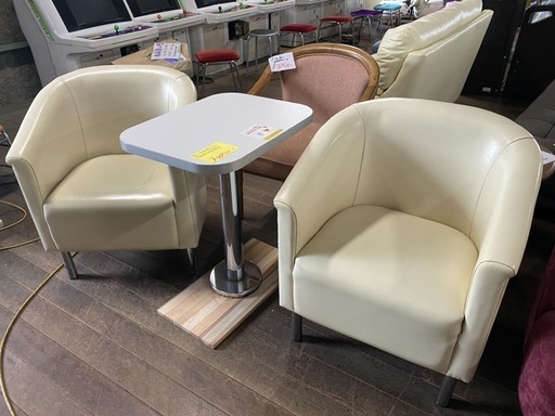 マクドナルド　テーブル＆イス3点セット！中古！早い者勝ち！