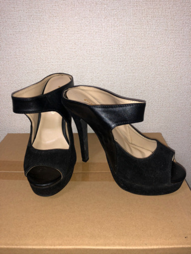BLACKのピンヒール
