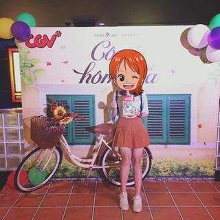 青いファッションシャツの画像