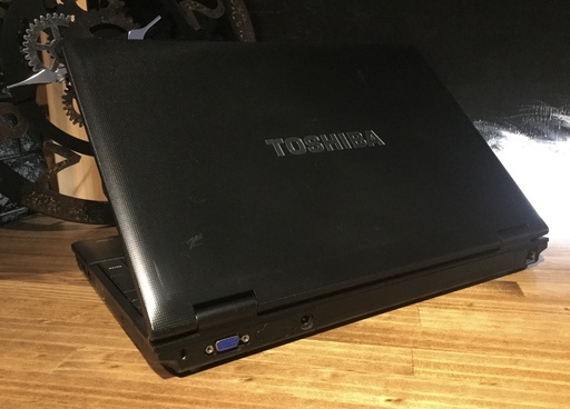 売却済み。ご覧頂きありがとうございました。【一宮でWindows10搭載機！東芝　新品SSD搭載機】一宮市のパソコンさぽーとMr.Carnival（ミスカニ）です！PC修理・販売、iPhone&iPad修理店【PayPay&メルペイ使えます！】店頭在庫PCのご紹介です！受け渡しは店舗にて(^^)/【TOSHIBA Dynabook Satellite 黒 RAM4GB/新品SSD120GB】