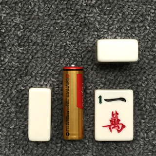 ☆★最終★値下げ！★【珍品】麻雀牌　マージャンパイ　牌・ケースのみの画像