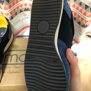 スペインで購入したスニーカーの画像