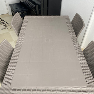 プラスチック製屋内外用ダイニングテーブル/チェアセットの画像