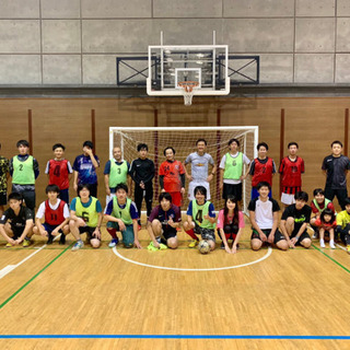 １月１１日、土曜日渋谷駅すぐ♫１９時から２２時まで三時間コースキックオフ⚽️現在参加１４名予定！  レベル 超スーパー初心者〜プロ級⚽️ エンジョイとガチに分けます！  体育館でエアコン完備♫👍✨ シャワー完備♫ - メンバー募集