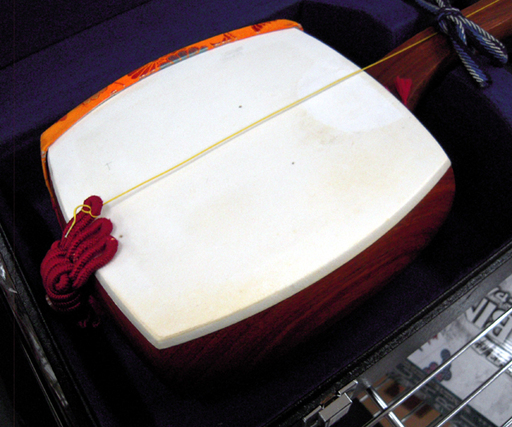 三味線 正寸 細棹 ハードケース バチ付き 現状品 苫小牧西店