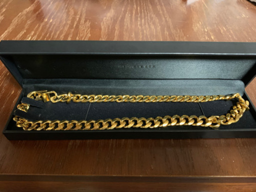 金のネックレス