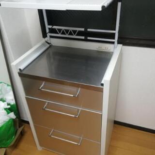 【お譲りします！】銀色に輝く食器棚 おまけ付き♪
