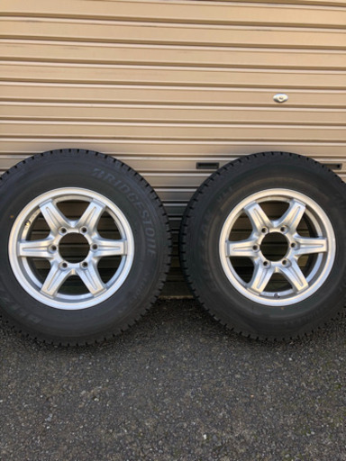 ハイエース スタッドレスタイヤ 4本セット