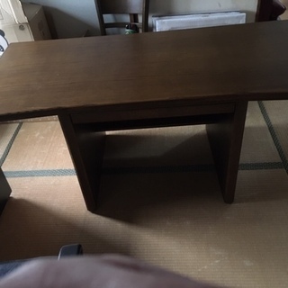 アンティーク調のスタディーデスクです。の画像