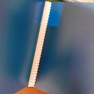 【お取引中】A4サイズ　ファイルなど12冊の画像
