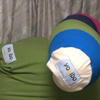 Yogibo(ヨギボー) Max と Caterpillar Roll Longの画像