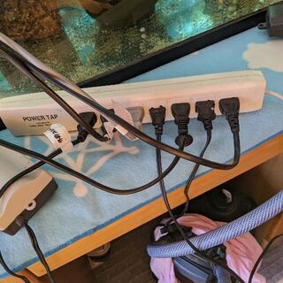 電源コード　タップの画像