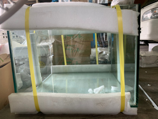蓋なし水槽と専用の台