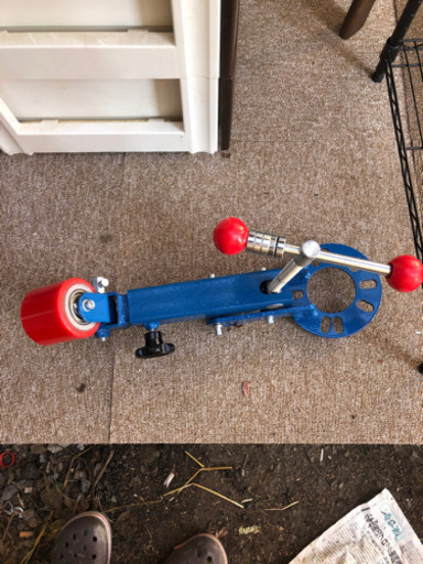 未使用品 車両爪折り機です。