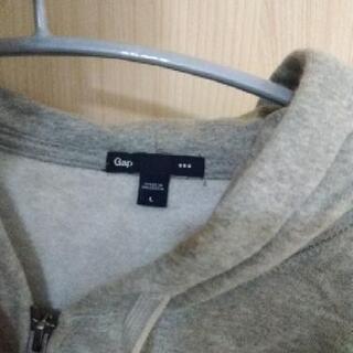 取引中　GAP パーカーLサイズの画像