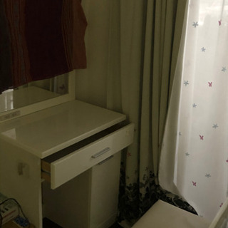 急募　白いドレッサー