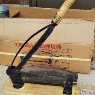 押切機  裁断機の画像