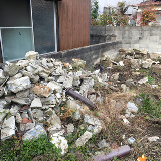 瓦礫、石など