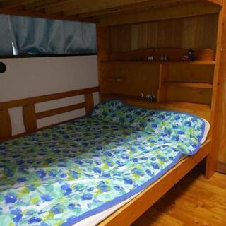 棚付き二段ベッド 敷布団もセット！の画像