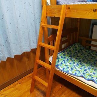 棚付き二段ベッド 敷布団もセット！の画像