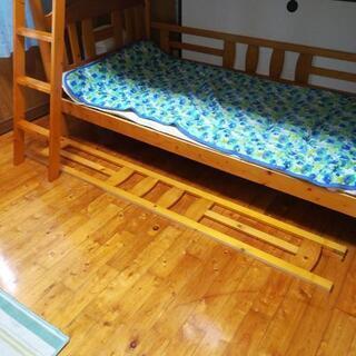 棚付き二段ベッド 敷布団もセット！の画像