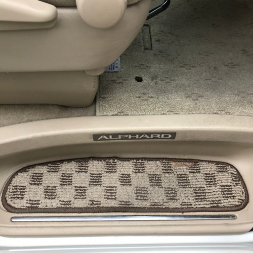 10系 アルファード スカッフプレートとステップマット