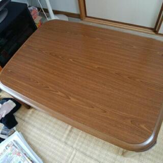 長方形のこたつの画像