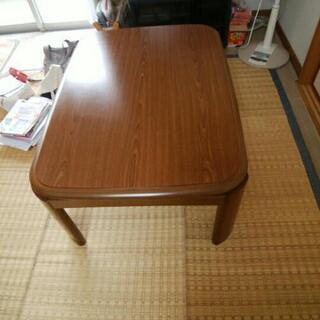 長方形のこたつの画像