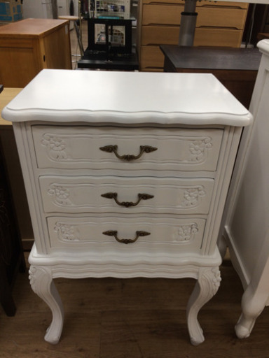 Victorian Mahoganyのロココ調サイドチェスト入荷致しました！