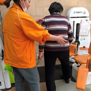 デイサービスパート職！入浴介助や食事介助のない機能訓練に特化したポラリスデイサービス久代での介護職員の募集です！資格なしでもOK本部でしっかりと研修受けていただきます。見学大歓迎！！クルマ通勤可です。就職お祝い手当て金支給。の画像