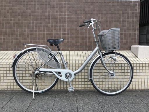 中古自転車出ました！！ アルミフレーム　オートライト　内装3段ギア　26インチ　シルバー