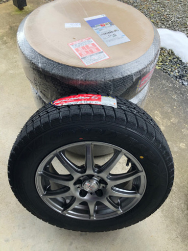 195/65R15 新品スタッドレスタイヤアルミ付き　4本セット