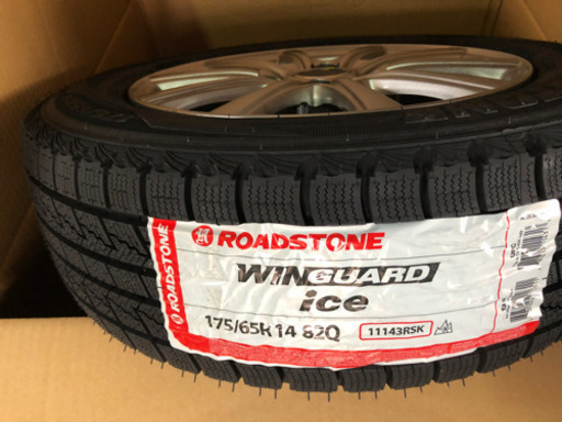 175/65r14 新品未使用スタッドレスタイヤアルミ付き　4本セット