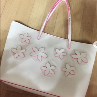 エスティローダー ホワイト×濃ピンク 花飾りカバン