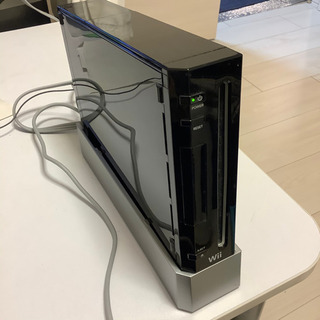 Wii本体+追加コントローラー+ハンドル＋ゲームソフト6本の画像